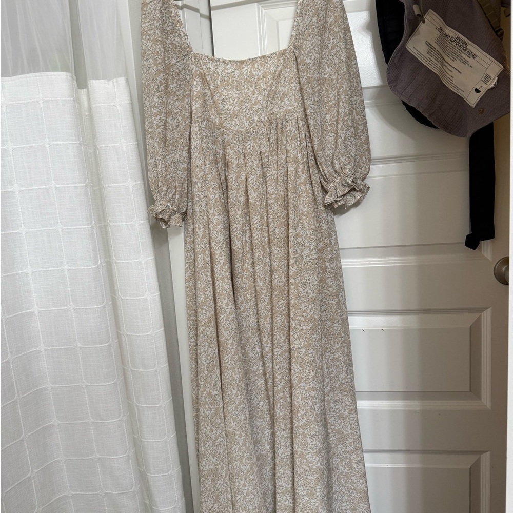 Storia Beige Floral Long Sleeve Dress